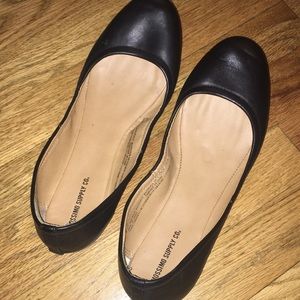 black flats